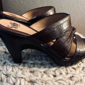 Cute and comfy heel!